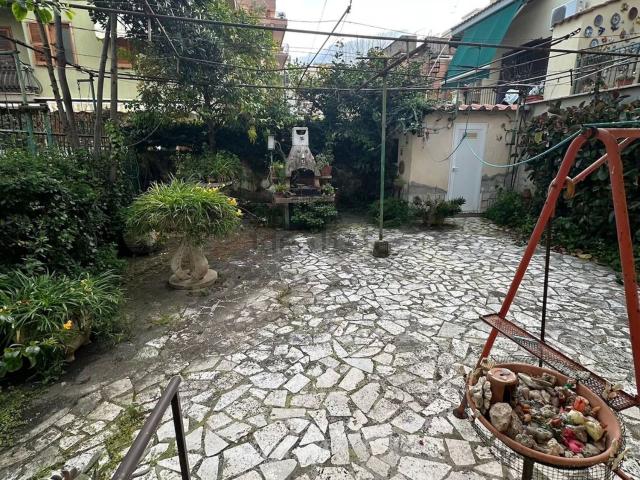 Case e ville in vendita di 146 m² in Via La Spezia