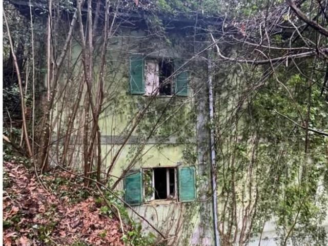 Case e ville in vendita di 146 m² in Via Montecervia