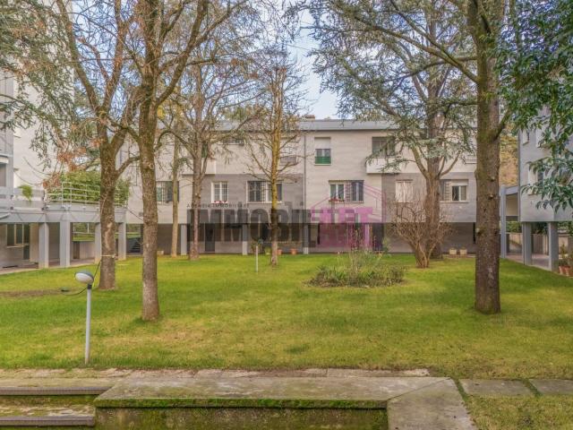 Case e ville in vendita di 146 m² in Via Martiri della Bettola, 51
