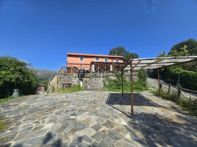 Case e ville in vendita di 146 m² in Via San Carlo di Cese