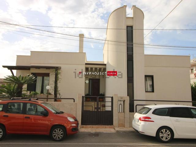 Case e ville in vendita di 146 m² in Via Petrarca
