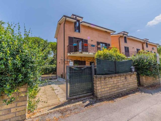 Case e ville in vendita di 146 m² in Via Pier Paolo Pasolini