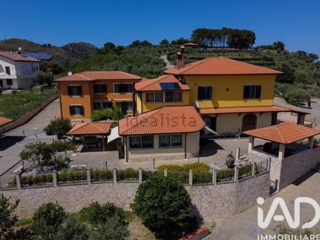 Case e ville in vendita di 1475 m² in Contrada Camera, 44
