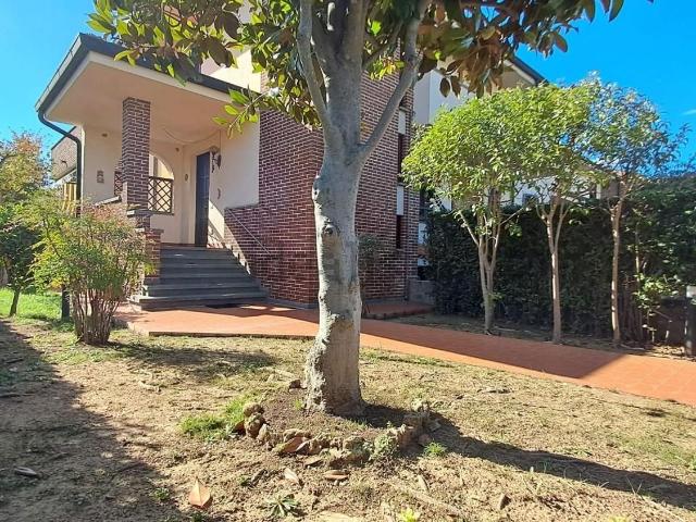 Case e ville in vendita di 147 m² in Via Giuseppe de Nittis