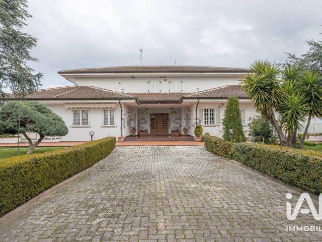 Case e ville in vendita di 147 m² in Via Dei Monti