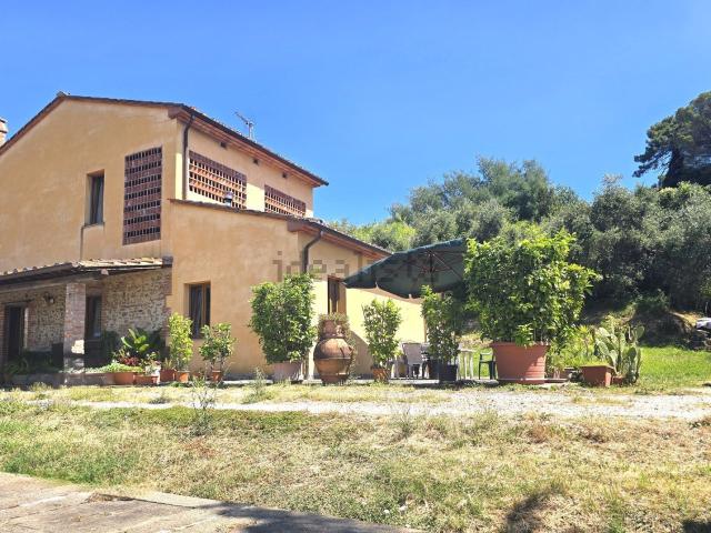 Case e ville in vendita di 147 m² in Via di Montechiari