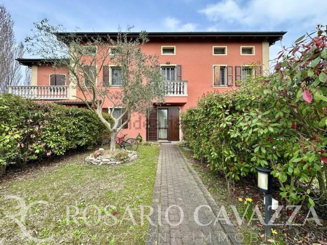 Case e ville in vendita di 147 m² in Via Enzo Palma