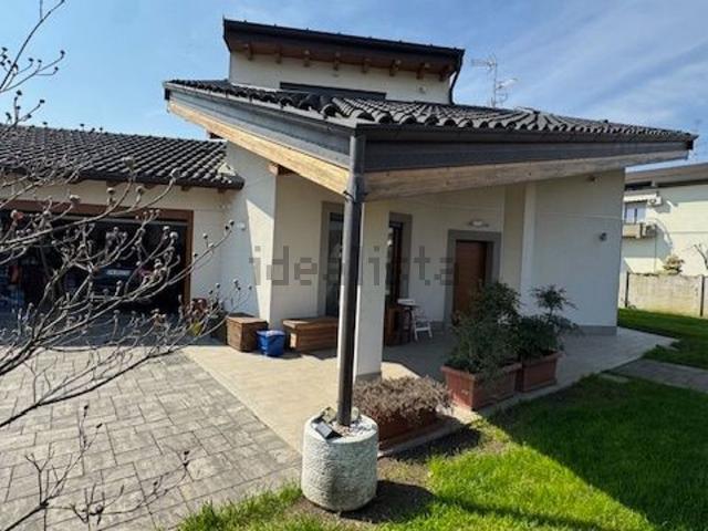 Case e ville in vendita di 147 m² in Via Isonzo, 143