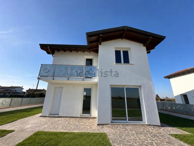 Case e ville in vendita di 147 m² in Via Polesani nel Mondo, 8