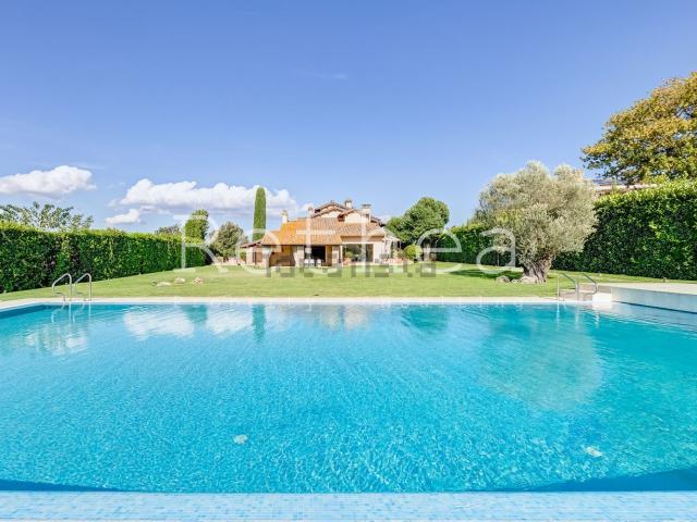 Case e ville in vendita di 1485 m² in Largo dell&apos Olgiata, 55