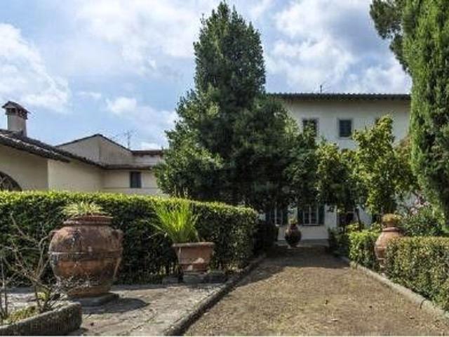 Case e ville in vendita di 1487 m²