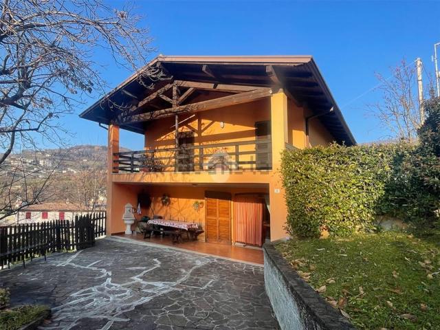 Case e ville in vendita di 148 m² in Via Broli, 2