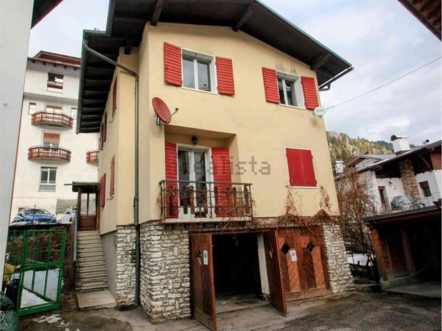 Case e ville in vendita di 148 m² in Via Pier Fortunato Calvi