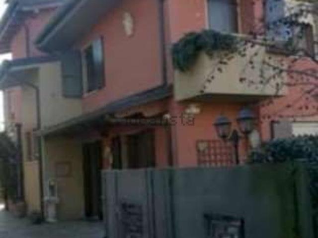 Case e ville in vendita di 149 m² in Via IV Novembre