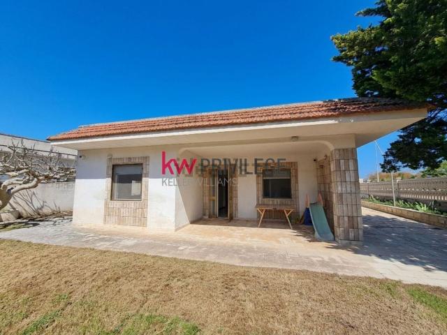 Case e ville in vendita di 149 m² in Via Lampedusa, 64