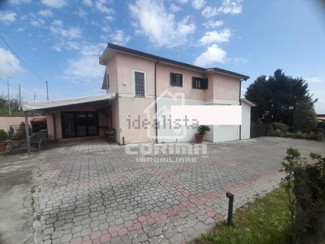 Case e ville in vendita di 149 m² in Via Leonardo Da Vinci