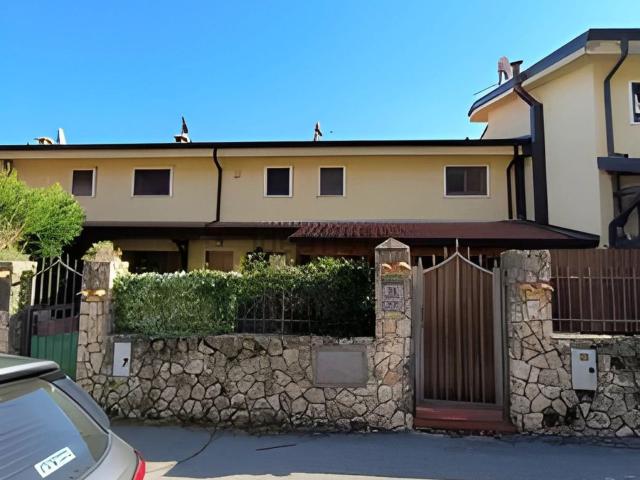 Case e ville in vendita di 149 m² in Via Savotani