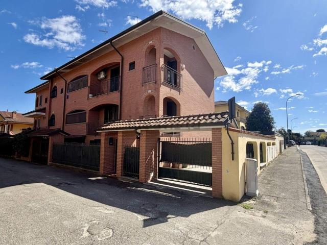 Case e ville in vendita di 149 m² in Via Palmiro Togliatti, 20