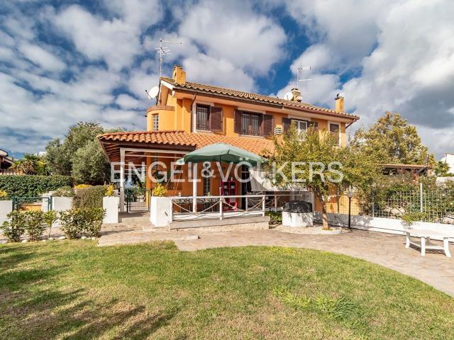 Case e ville in vendita di 149 m² in Via Volturno