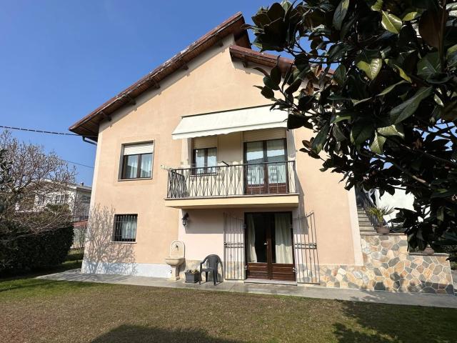 Case e ville in vendita di 149 m² in Via Villafalletto, 26