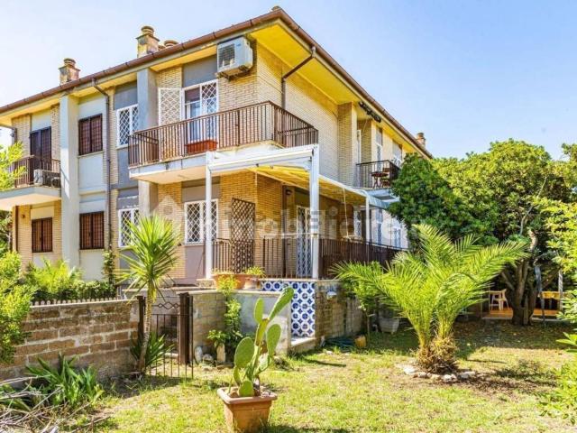 Case e ville in vendita di 149 m² in Strada Statale 1, 189
