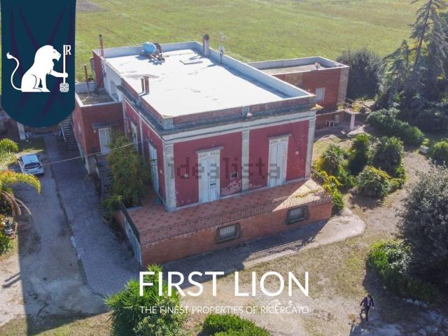 Case e ville in vendita di 15000 m² in Contrada Pereto