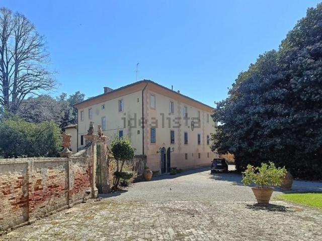 Case e ville in vendita di 1500 m²