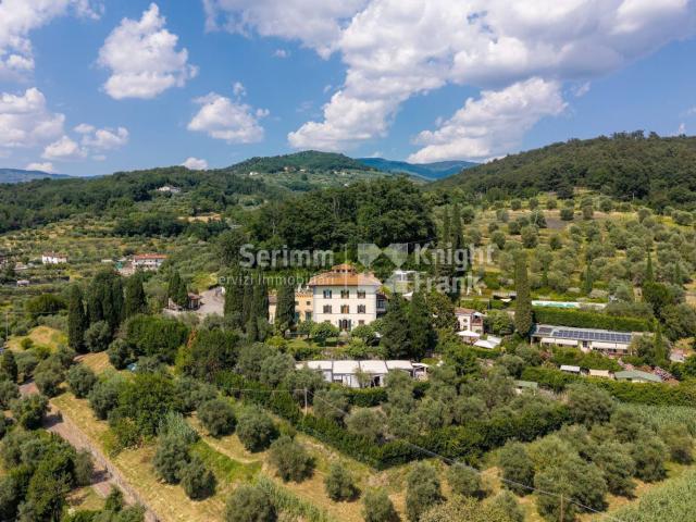 Case e ville in vendita di 1500 m²