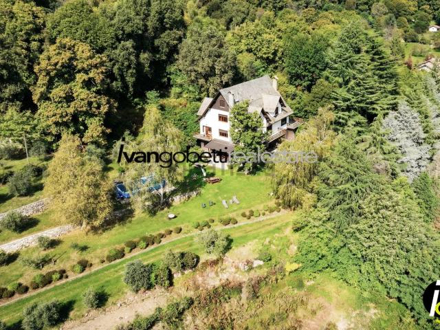 Case e ville in vendita di 1500 m²
