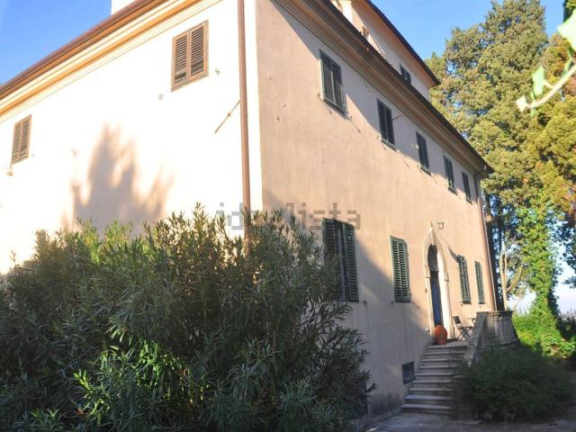 Case e ville in vendita di 1500 m²