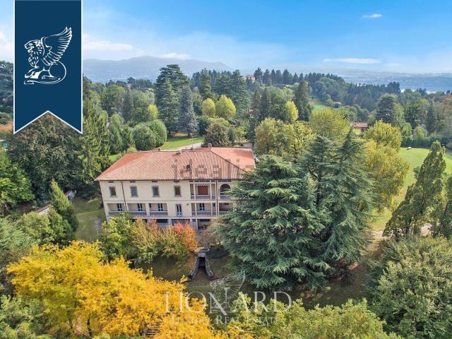 Case e ville in vendita di 1500 m²