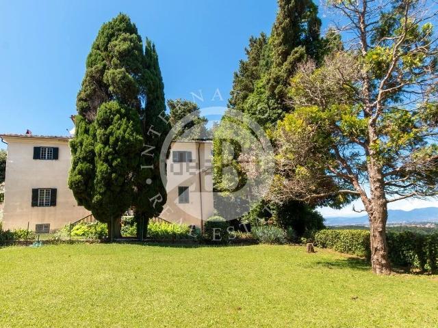 Case e ville in vendita di 1500 m²
