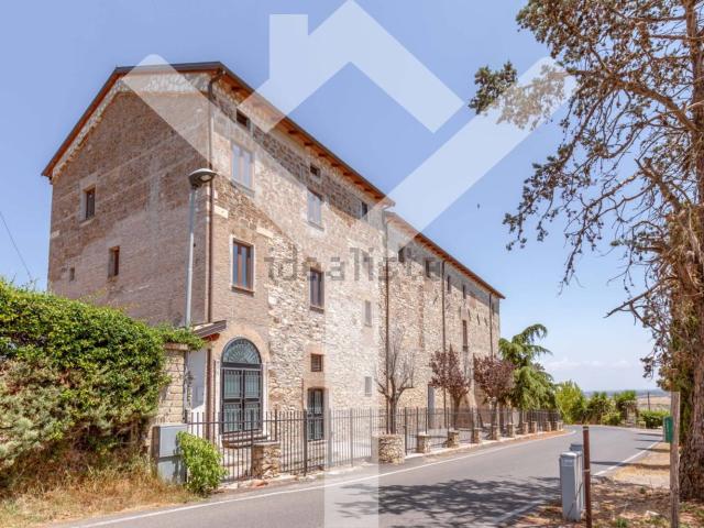 Case e ville in vendita di 1500 m² in Via del Casalone
