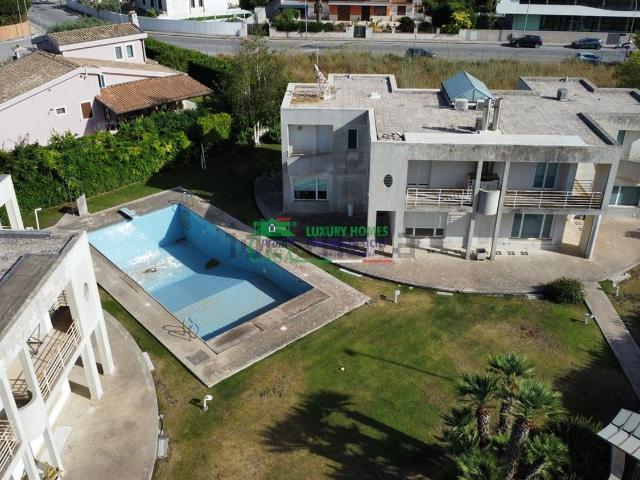 Case e ville in vendita di 1500 m² in Via Ettore Fieramosca