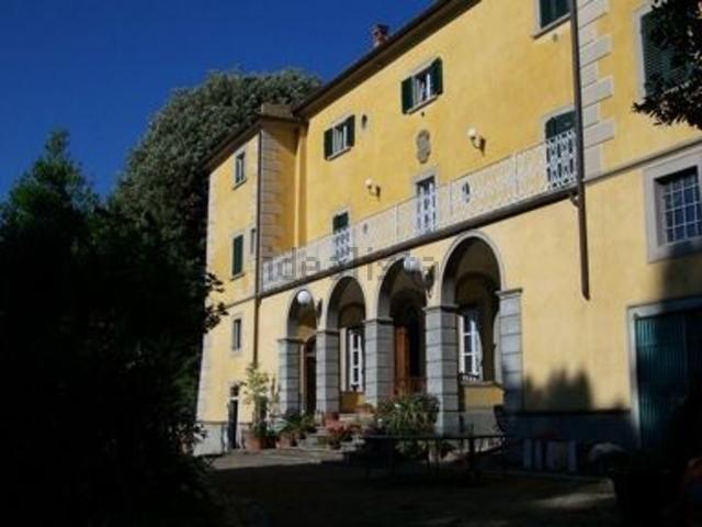 Case e ville in vendita di 1500 m² in Via XXV Luglio
