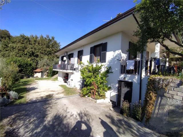 Case e ville in vendita di 150 m² in Via Colle