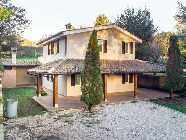 Case e ville in vendita di 150 m² in Via Colle Girone, 6