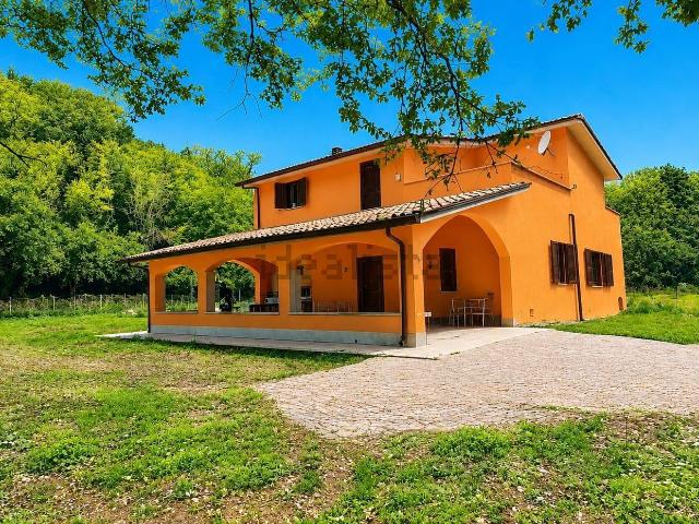 Case e ville in vendita di 150 m² in Via Colle Girone