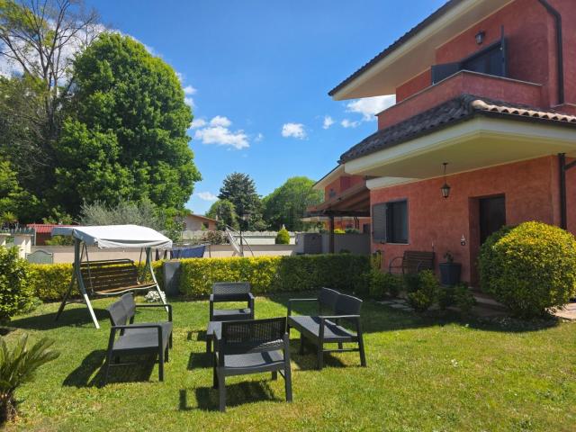 Case e ville in vendita di 150 m² in Via Colle Villa