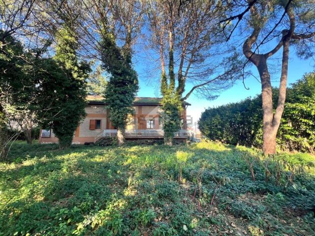 Case e ville in vendita di 150 m² in Via Corticelle, 20