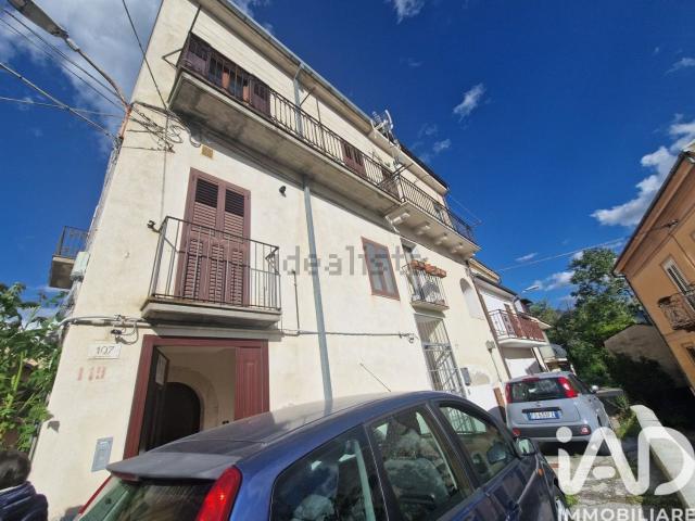 Case e ville in vendita di 150 m² in Via Cavate, 119