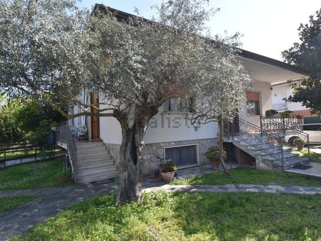 Case e ville in vendita di 150 m² in Via Carlo Sforza