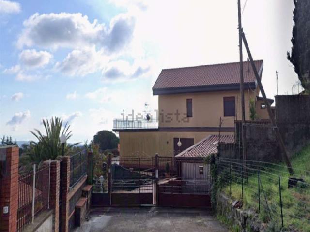 Case e ville in vendita di 150 m² in Via Cristoforo Colombo, 69