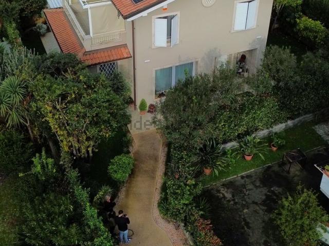 Case e ville in vendita di 150 m² in Via A. Gramsci, 4