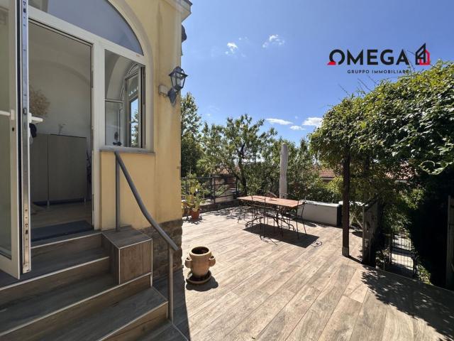Case e ville in vendita di 150 m² in Via Angelo De Valentini, 10