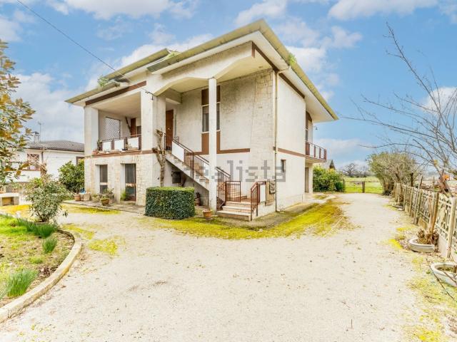Case e ville in vendita di 150 m² in Via Appia