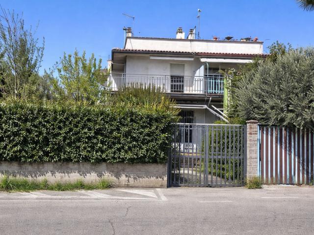 Case e ville in vendita di 150 m² in Via Beata Rosa Venerini, 6