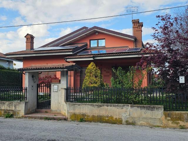 Case e ville in vendita di 150 m² in Via Giovanni Giolitti