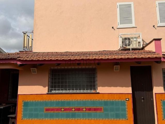 Case e ville in vendita di 150 m² in Via degli Aceri, 32