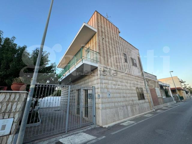 Case e ville in vendita di 150 m² in Via dell&apos Olivo
